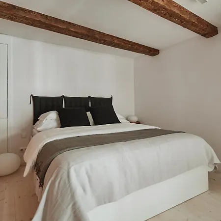 Old New - Prime Location On Main Square Apartament *