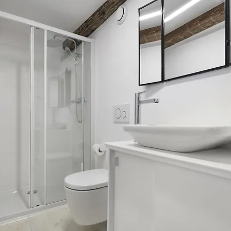 Old New - Prime Location On Main Square Kraków