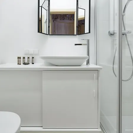 Old New - Prime Location On Main Square *