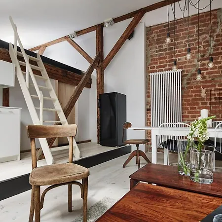 Old New - Prime Location On Main Square