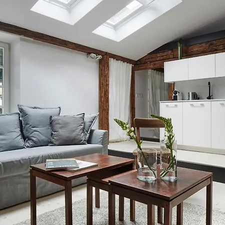 Old New - Prime Location On Main Square Appartement *